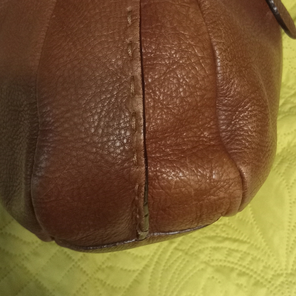 Elegant Brown Leather Shoulder Bag - Picture 11 of 13